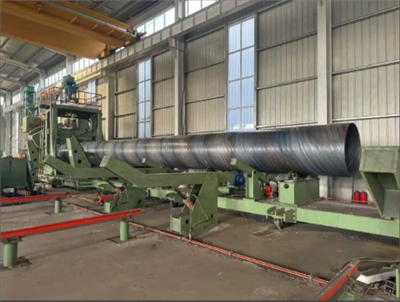 ¿Cuáles son los requisitos estrictos para las tuberías de acero al carbono en las centrales nucle...